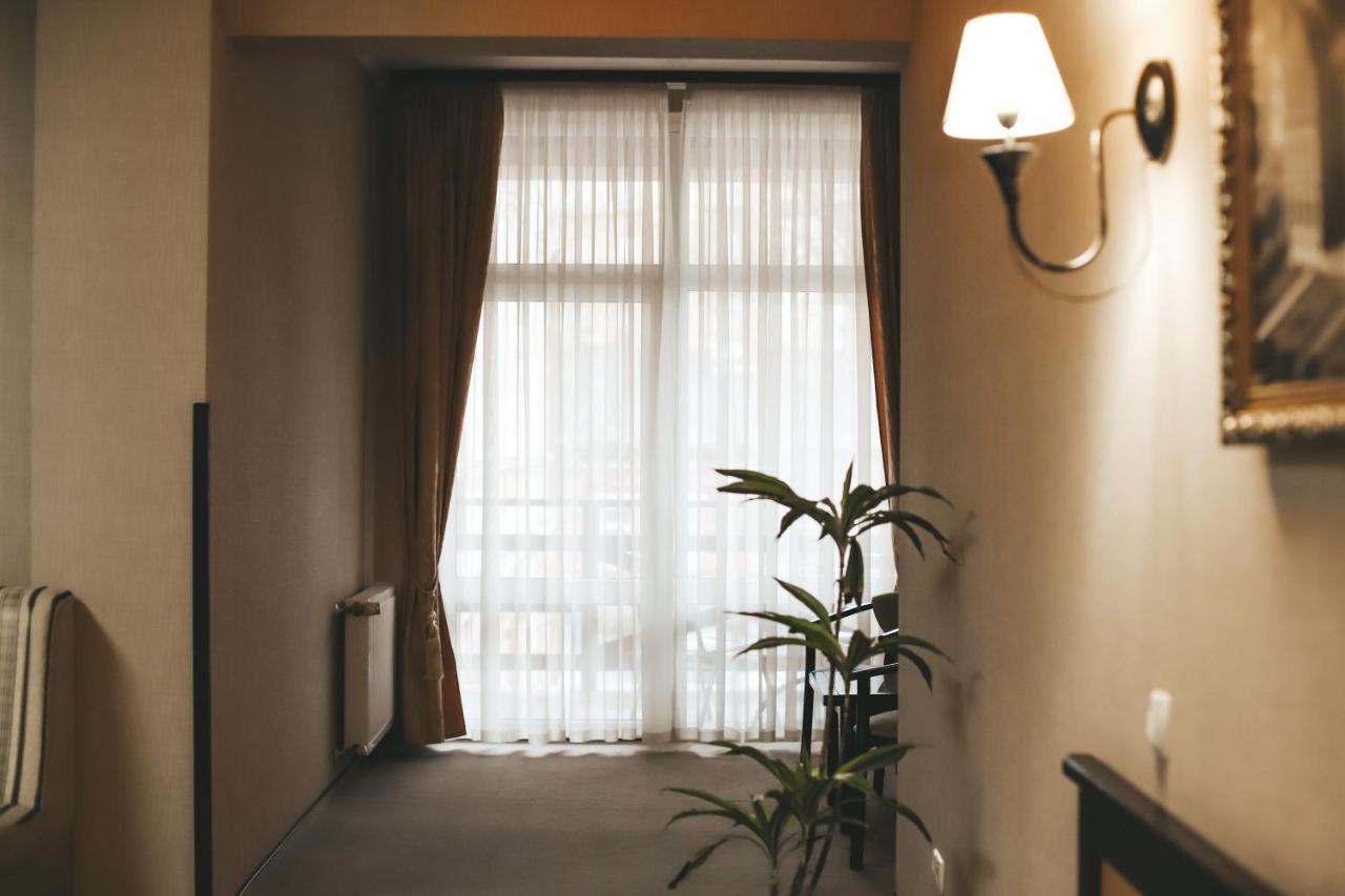 Georg Palace Hotel チェルニウツィー エクステリア 写真