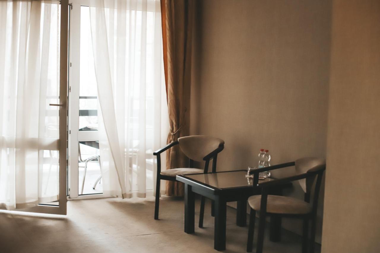 Georg Palace Hotel チェルニウツィー エクステリア 写真