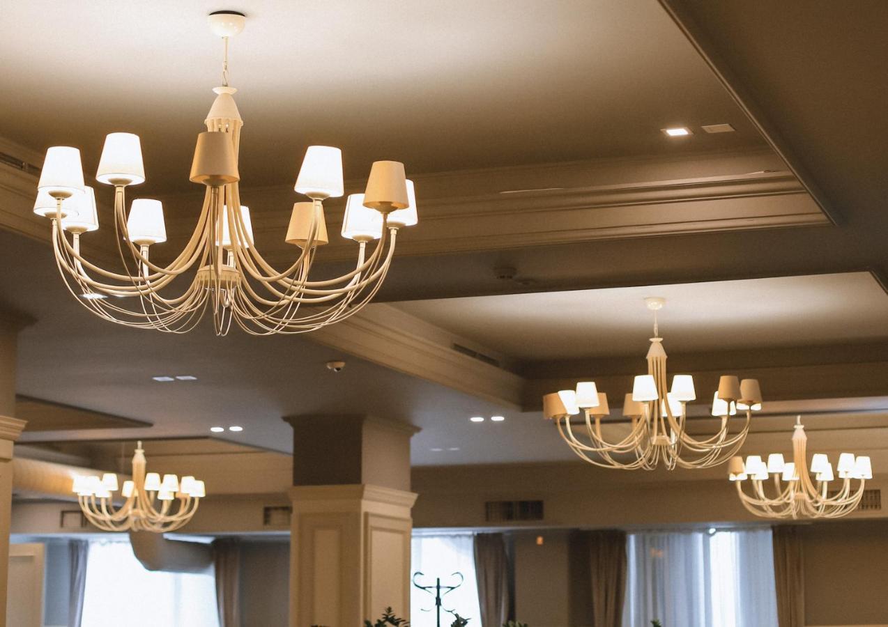 Georg Palace Hotel チェルニウツィー エクステリア 写真