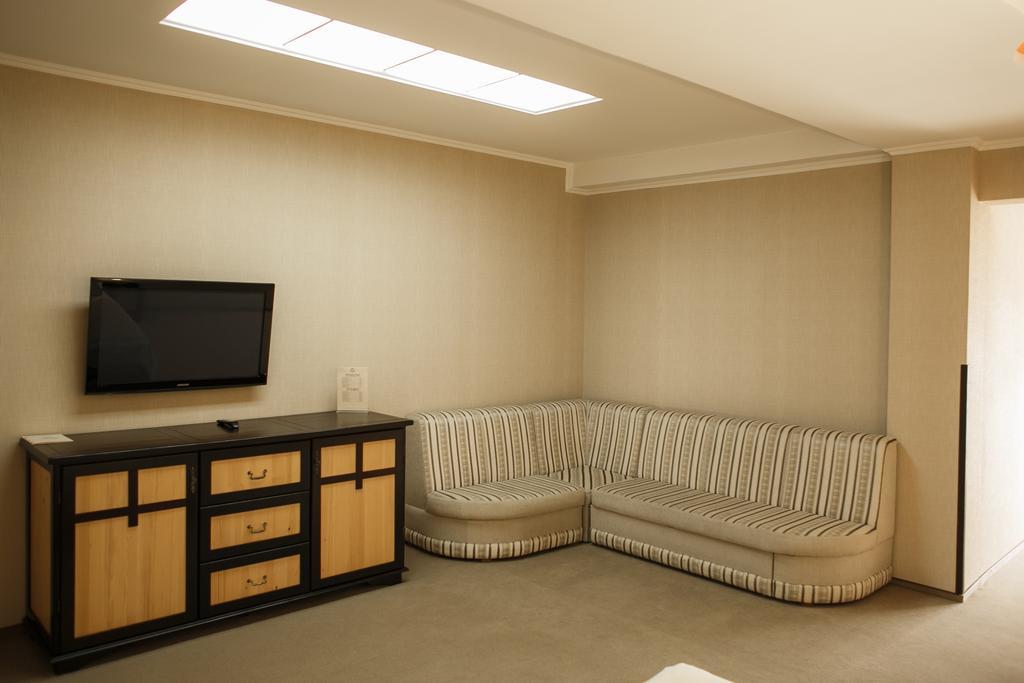 Georg Palace Hotel チェルニウツィー エクステリア 写真