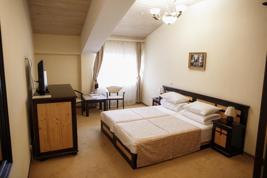 Georg Palace Hotel チェルニウツィー エクステリア 写真